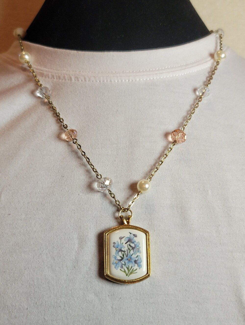 Avon Floral Vintage Artisan Upcycle Glass Crystal Goldtone Necklace